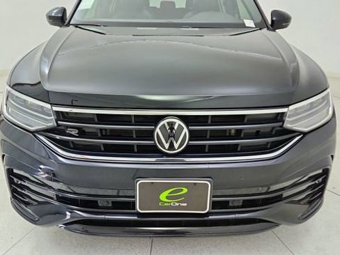 Used 2022 Volkswagen Tiguan SE R-Line image 8
