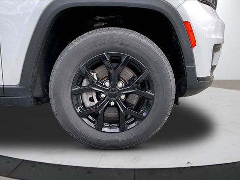 Used 2024 Jeep Grand Cherokee L Laredo AWD/4WD image 35
