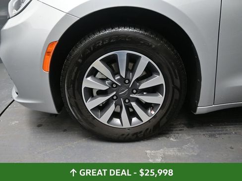 Used 2024 Chrysler Pacifica Limited FWD image 14