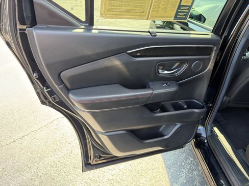 Used 2025 Honda Pilot Black Edition image 27