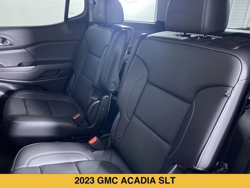 Used 2023 GMC Acadia SLT w/ Preferred Package FWD image 13