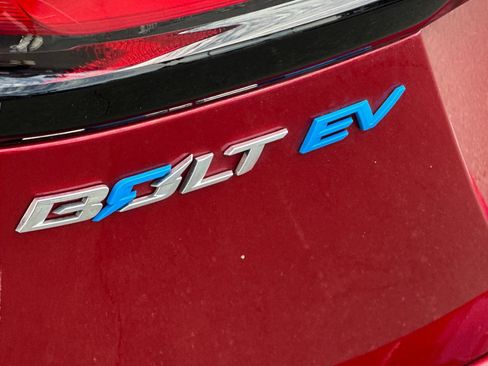 Used 2023 Chevrolet Bolt LT w/ Infotainment Package FWD image 47