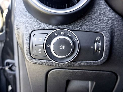 Used 2022 Alfa Romeo Stelvio Sprint image 16