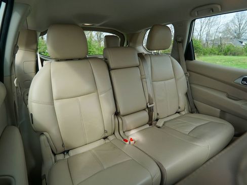 Used 2019 Nissan Pathfinder SL image 36