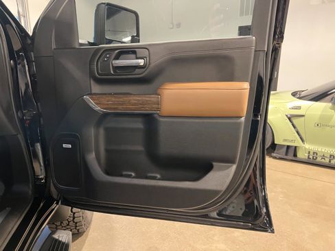 Used 2021 Chevrolet Silverado 3500 High Country image 40