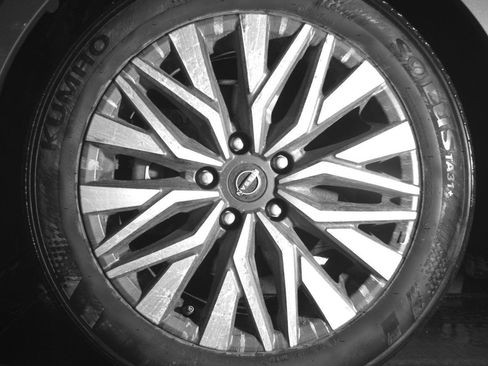 Used 2025 Nissan Altima 2.5 SV FWD image 12