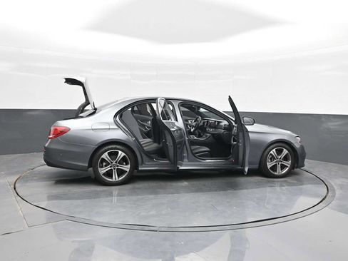 Used 2019 Mercedes-Benz E 300 4MATIC image 39