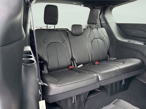 New 2026 Chrysler Pacifica Select AWD/4WD image 13