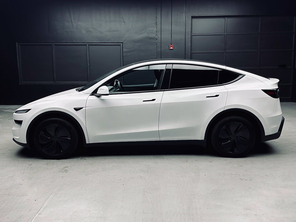 Used 2026 Tesla Model Y AWD image 4