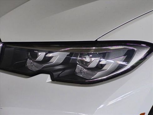 Used 2020 BMW 330i Sedan w/ Driving Assistance Package RWD image 9