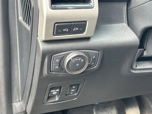 Used 2020 Ford F150 Lariat image 16