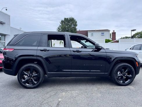 New 2026 Jeep Grand Cherokee Limited w/ Limited Altitude Package AWD/4WD image 9