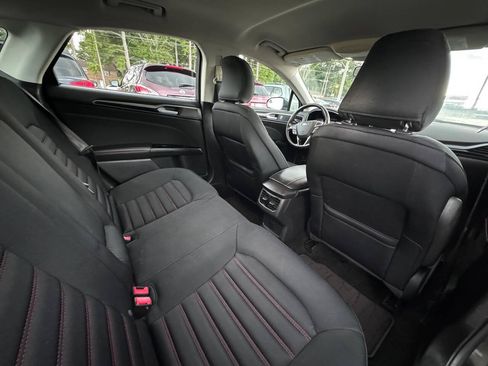 Used 2015 Ford Fusion SE w/ Equipment Group 201A FWD image 10