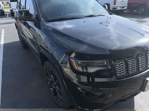 Used 2020 Jeep Grand Cherokee Altitude image 7