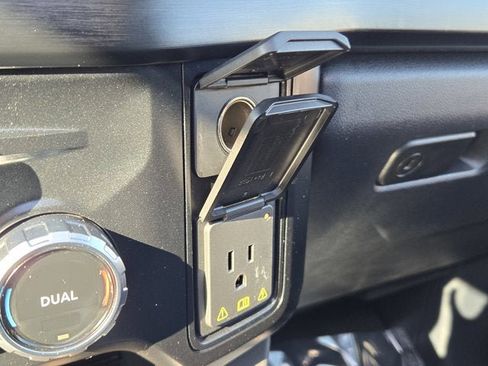 Used 2023 Ford F250 Lariat w/ Sport Appearance Package image 22