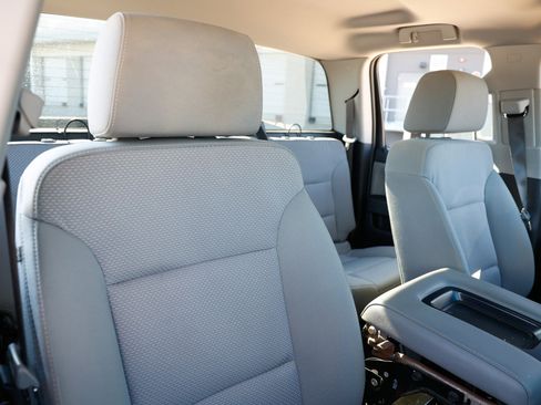 Used 2019 Chevrolet Silverado 1500 Custom w/ Custom Convenience Package image 19