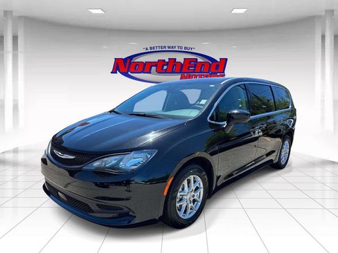 Used 2024 Chrysler Voyager LX FWD image 7