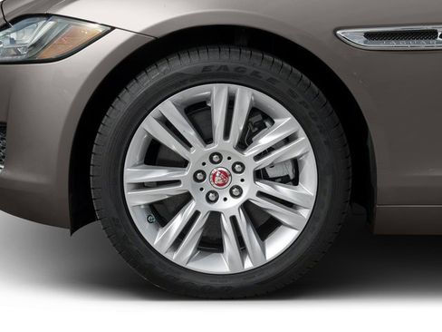 Used 2017 Jaguar XF Premium RWD image 11