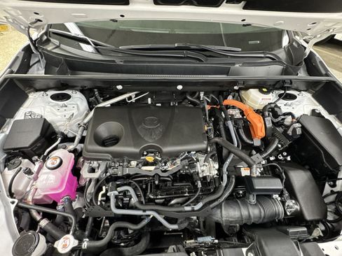 Used 2025 Toyota RAV4 XLE AWD/4WD image 40
