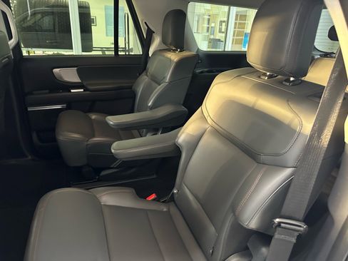 Certified 2025 Ford Expedition Active image 28