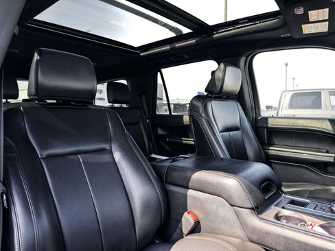 Used 2021 Ford Expedition XLT RWD image 14