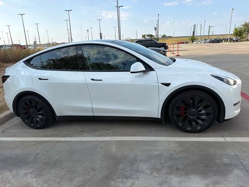 Used 2023 Tesla Model Y Performance AWD/4WD image 16