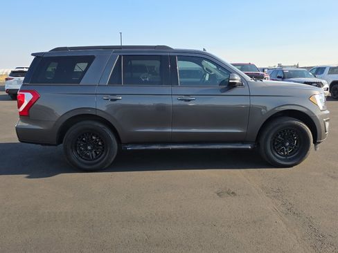 Used 2018 Ford Expedition XLT w/ Equipment Group 202A AWD/4WD image 9