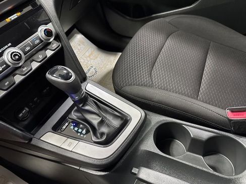 Used 2020 Hyundai Elantra SE w/ Cargo Package (C1) image 19