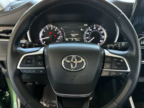Used 2024 Toyota Highlander XLE FWD image 23