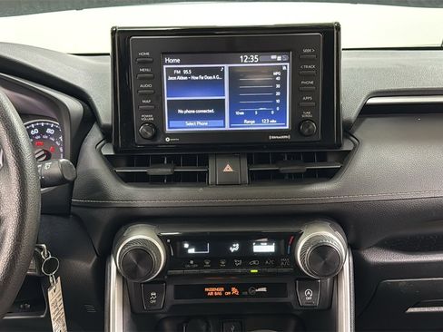 Used 2020 Toyota RAV4 LE image 10