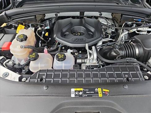 Used 2023 Jeep Grand Cherokee Overland AWD/4WD image 25
