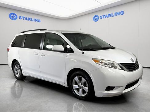 Used 2013 Toyota Sienna LE FWD image 13