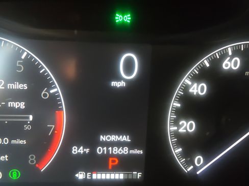 Used 2025 Honda Pilot Touring image 32