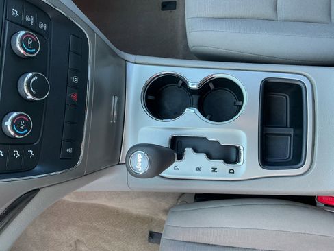 Used 2012 Jeep Grand Cherokee Laredo w/ Laredo E Group image 15