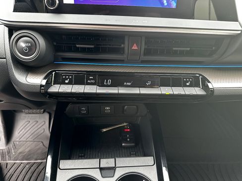 Used 2023 Toyota Prius XLE AWD/4WD image 18