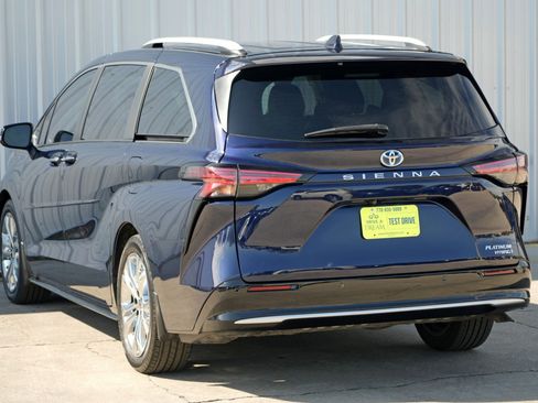 Used 2024 Toyota Sienna Platinum image 53
