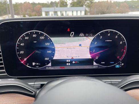 Used 2025 Mercedes-Benz GLS 580 4MATIC image 10