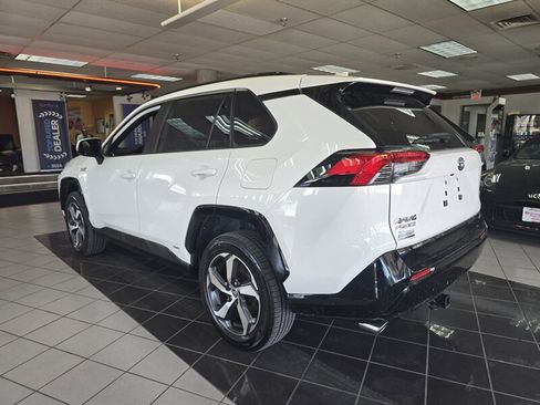 Used 2021 Toyota RAV4 SE w/ Weather & Moonroof Package AWD/4WD image 6