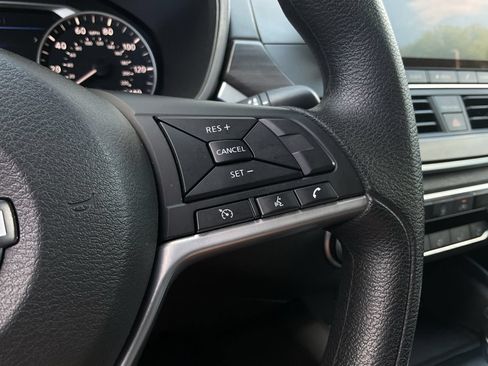 Used 2025 Nissan Altima 2.5 SV FWD image 30