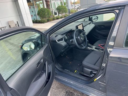 Used 2023 Toyota Corolla LE FWD image 5