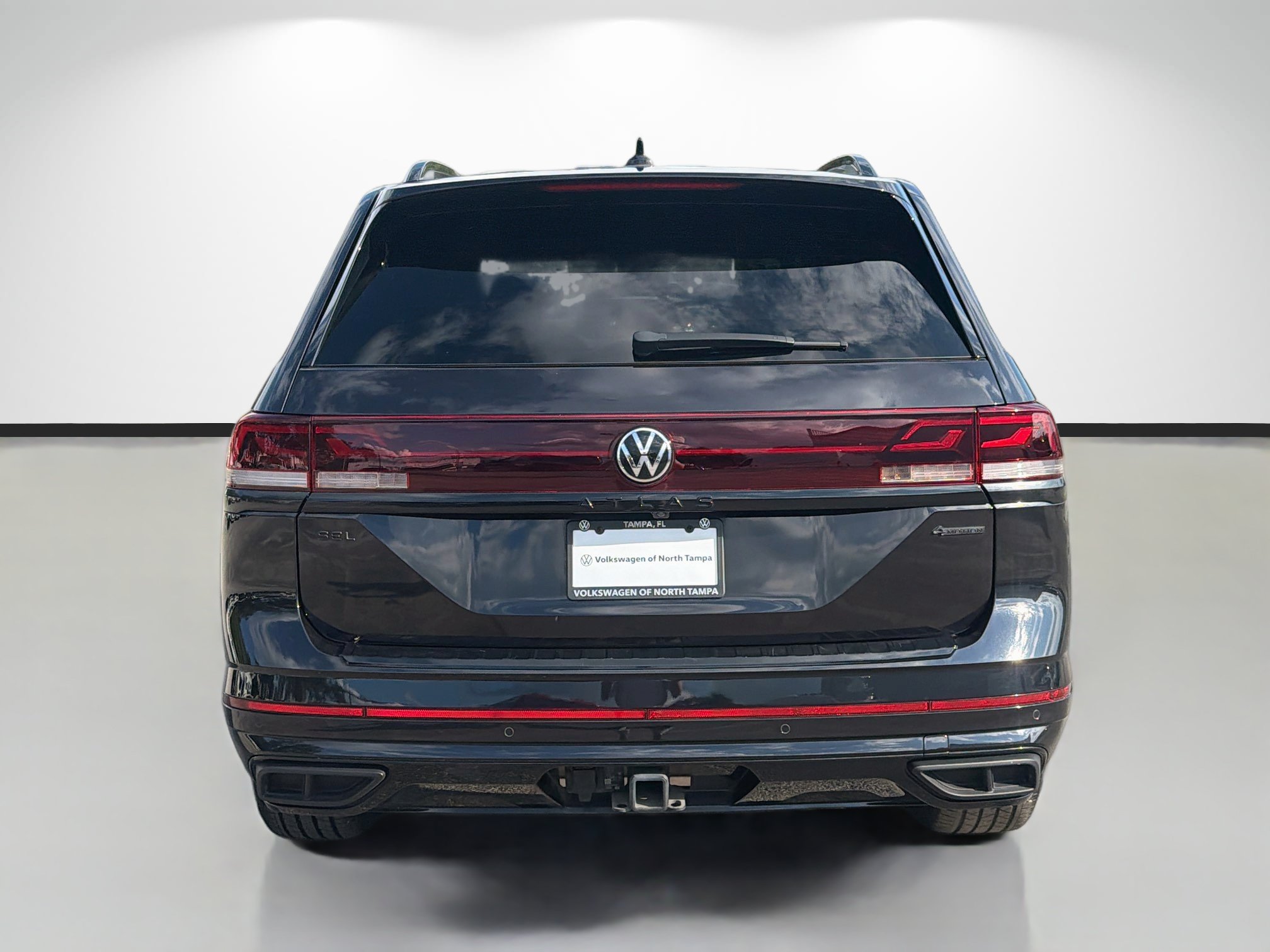 Used 2024 Volkswagen Atlas SEL Premium R-Line AWD/4WD image 4