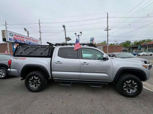 Used 2019 Toyota Tacoma TRD Off-Road AWD/4WD image 13