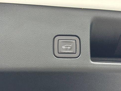 Used 2024 Chevrolet Equinox EV LT FWD image 7