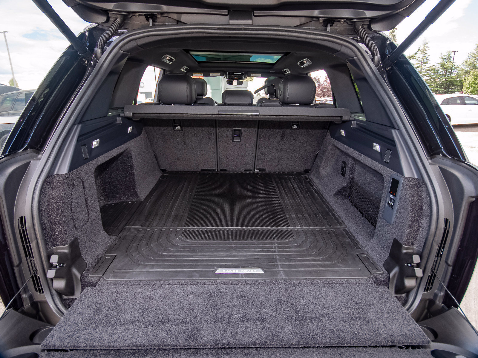 New 2026 Land Rover Range Rover SE AWD/4WD image 49