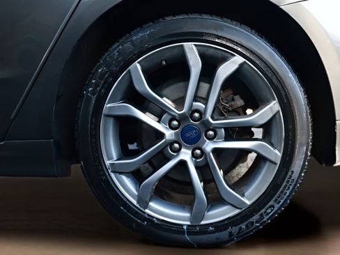 Used 2017 Ford Fusion SE w/ Equipment Group 201A image 26