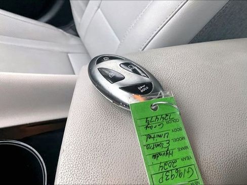 Certified 2024 Hyundai Elantra Limited image 12