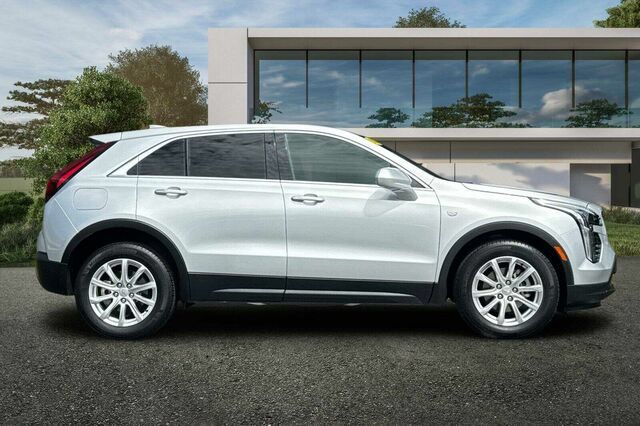 Used 2021 Cadillac XT4 Luxury w/ Driver Awareness Package FWD image 3