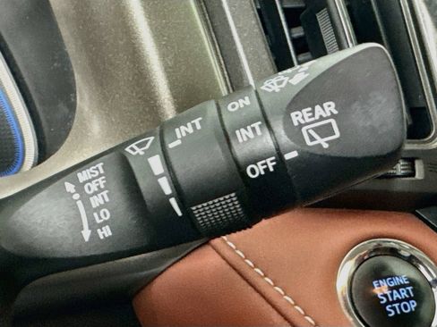 Used 2015 Toyota RAV4 Limited w/ Technology Package FWD image 14