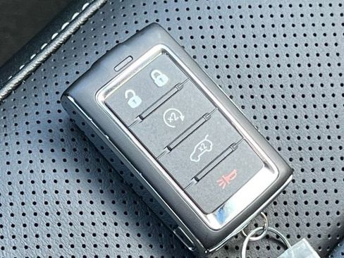 New 2026 Jeep Grand Cherokee L Limited AWD/4WD image 33