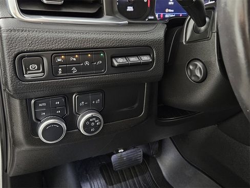 Used 2021 GMC Yukon Denali w/ Denali Premium Package image 25